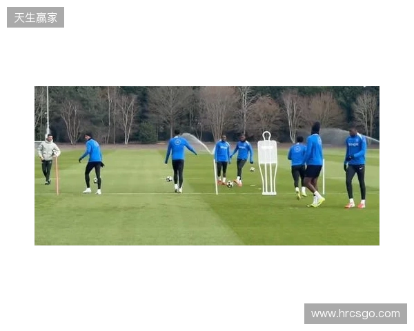 跟队:埃斯特旺参加了切尔西的公开训练,里斯、约恩森缺席 跟队:埃斯特旺参加了切尔西的公开训练,里斯、约恩森缺席